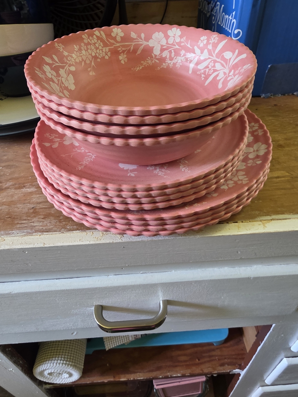 The Pioneer Woman Pink Floral Dinnerware Set with Scalloped Edges